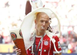 Dàn sao Bayern Munich &#8216;tắm bia&#8217; mừng chức vô địch Bundesliga