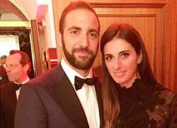 Higuain cặp fan cuồng của kình địch Milan