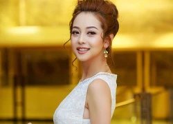 Jennifer Phạm mặc váy ren tôn dáng