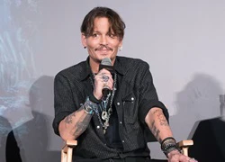 Johnny Depp vẫn nhớ nụ hôn với tài tử đoạt giải Oscar