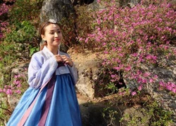 MC Vân Hugo xinh đẹp khi diện hanbok ở Hàn Quốc