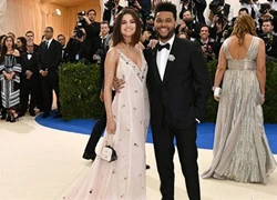 Mẹ Selena Gomez ngợi ca tình yêu đẹp của con gái và The Weeknd