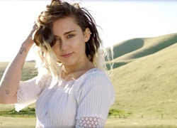 Miley Cyrus trình làng MV đẹp như mơ với giai điệu ngọt ngào viết tặng người yêu