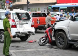 Ôtô húc văng xe SH, tông móp 2 taxi tại Sài Gòn