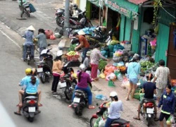 Vắng ông Hải, ô tô biển xanh, biển đỏ chiếm vỉa hè tràn lan