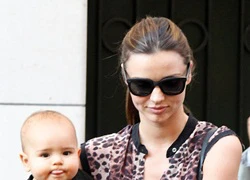 Vẻ kháu khỉnh của con trai Miranda Kerr