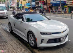 Xe thể thao Chevrolet Camaro 2017 đầu tiên trên đường Sài Gòn