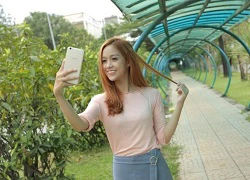 Dàn trai xinh gái đẹp của LALASCHOOL mải mê selfie cùng smartphone Vivo V5s