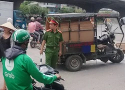 Hà Nội: Xe ba bánh lật nghiêng đè 1 người tử vong