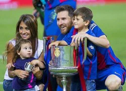 Messi hôn vợ sắp cưới chớp nhoáng giữa 'rừng' ống kính