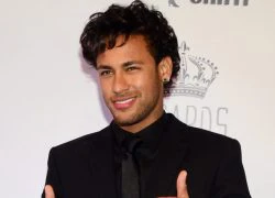 Neymar khoe tóc mới sành điệu