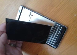 Nghi vấn màn hình của BlackBerry KeyOne dễ bị bung nắp