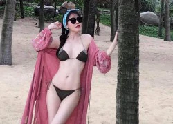 Quế Vân khoe thân hình nóng bỏng với bikini nhỏ xíu