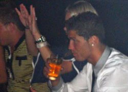 Ronaldo được đội bóng hạng Ba mời chào bằng&#8230; bia