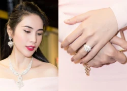 Thủy Tiên sexy vai trần, khoe vòng và nhẫn kim cương Công Vinh tặng