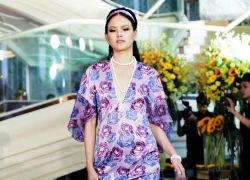 Tuyết Lan bất ngờ xuất hiện trên sàn catwalk Việt