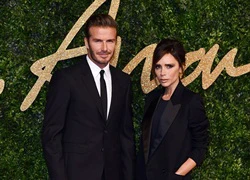 Victoria than trời vì gương mặt luôn cau có: &#8220;Nếu tôi buồn bực thật thì đã ly dị Beckham rồi&#8221;