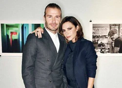 Vợ chồng David Beckham tình tứ trong ngày ra mắt sách ảnh của con trai