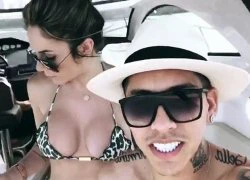 Vợ chồng Firmino lãng mạn &#8220;khóa môi&#8221; tại quê nhà