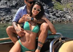 Alves tình tứ cùng vợ mới trước khi đến PSG