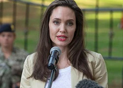 Angelina Jolie bác tin dùng tiền dụ trẻ em nghèo đóng phim