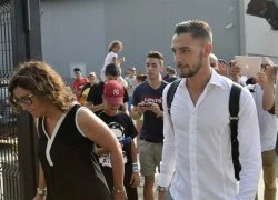 De Sciglio bị vây kín ngay khi vừa tới Turin