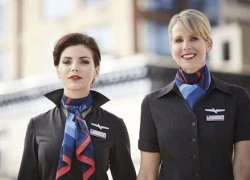 Đồng phục American Airlines khiến tiếp viên khó thở, phát ban toàn thân