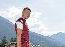 Giữa bão tin đồn, Belotti lại xuất hiện tươi rói trên sân tập của Torino