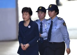 Giường của bà Park Geun-hye gây đau đầu cho Nhà Xanh