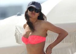 Irina Shayk diện bikini đầy gợi tình