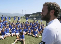 Juan Mata rạng rỡ ngày về CLB khởi nghiệp