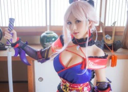 Lại bỏng mắt với cosplay Saber của người đẹp Hạ Mĩ Tương