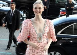 Mỹ nhân 'Tiên hắc ám' Elle Fanning nổi bật khi đi xem thời trang