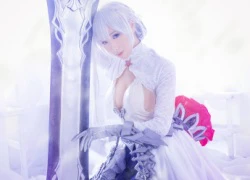 Ngỡ ngàng với cosplay Bạch Tuyết cực gợi cảm trong game di động SINoALICE