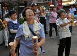 Những đứa con 'tầm gửi' trút gánh nặng lên người già Nhật Bản