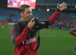 Ozil tập làm nhiếp ảnh gia, Arsenal tập trước trận Western Sydney Wanderers