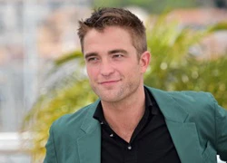 Robert Pattinson thú nhận từng đi ăn cắp tạp chí khiêu dâm để bán kiếm tiền