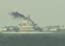 Tàu sân bay Liêu Ninh nhả khói đen gây quan ngại ở Hong Kong