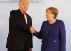 Tổng thống Donald Trump đã bắt tay bà Merkel