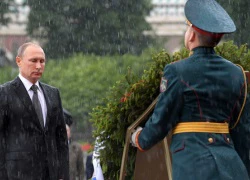 Tổng thống Putin tiết lộ lý do đội mưa viếng mộ liệt sĩ