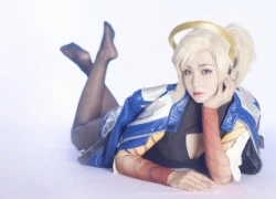 Tuyệt vời cosplay nữ tướng Mercy cực gợi cảm trong Overwatch