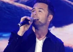 Vắng khách, show nhạc của thủ lĩnh Westlife vẫn ngập tràn cảm xúc