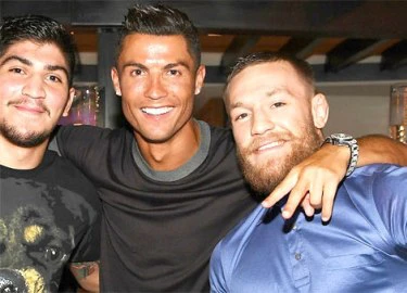 C. Ronaldo sắp mất ngôi 'vua kiếm tiền'