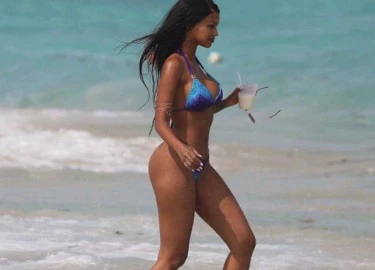 Fanny Neguesha - Tình mới nóng bỏng của sao Southampton