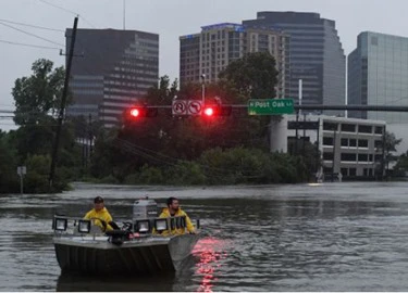 Houston áp lệnh giới nghiêm ban đêm sau bão Harvey