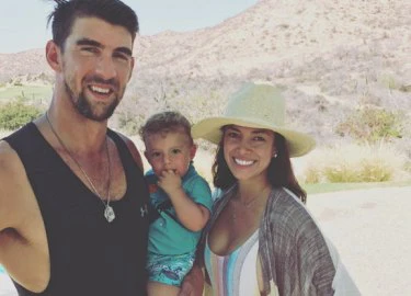 Michael Phelps khoe vợ mang bầu em bé thứ hai