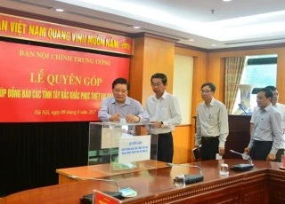 Ban Nội chính T.Ư quyên góp ủng hộ đồng bào bị lũ lụt ở Tây Bắc