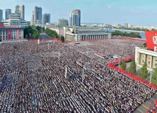 Biển người Triều Tiên rầm rộ xuống đường thề trung thành với Kim Jong-un