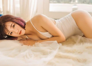 Nhức mắt với bộ ảnh Hot Streamer Mai Linh vui đùa cùng Shin - Cậu bé bút chì