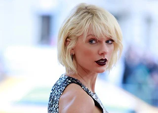 Taylor Swift chỉ đòi bồi thường 1 USD cho vụ kiện hành vi sàm sỡ